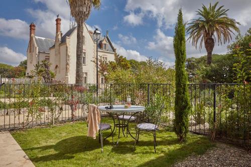 Villa with Garden View