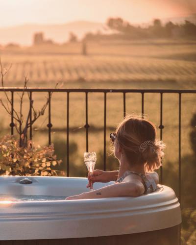 อ่างแช่น้ำร้อน, Château St Pierre de Serjac (Chateau St Pierre de Serjac) in โอเชี่ยนฟรอนท์