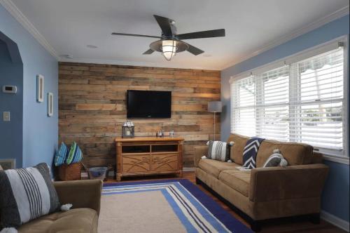 Island Time- beautifully renovated bay view home in Seaside Heights, USA