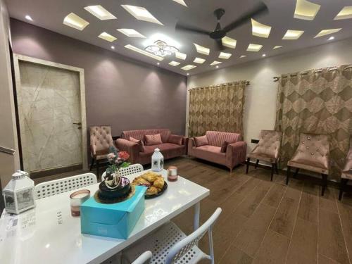 Sun and shine by VG in Lonavala