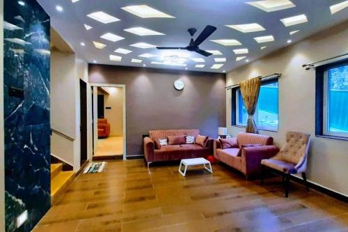 Sun and shine by VG in Lonavala