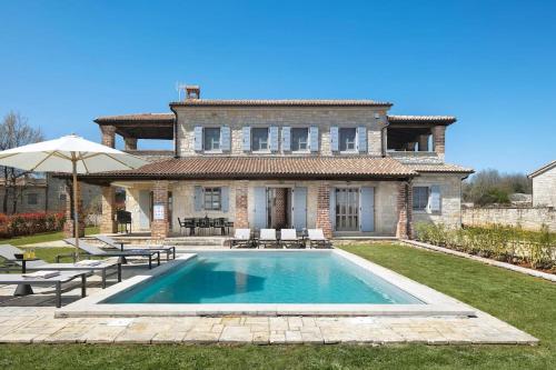 Rustic Villa Caltha with a pool