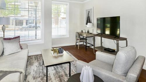 Landing Modern Apartment with Amazing Amenities (ID1176X943) in Norfolk City Center