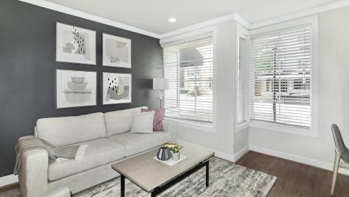 Landing Modern Apartment with Amazing Amenities (ID1176X943) in Norfolk City Center