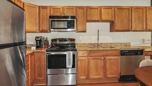 Landing Modern Apartment with Amazing Amenities (ID1176X943) in Norfolk City Center