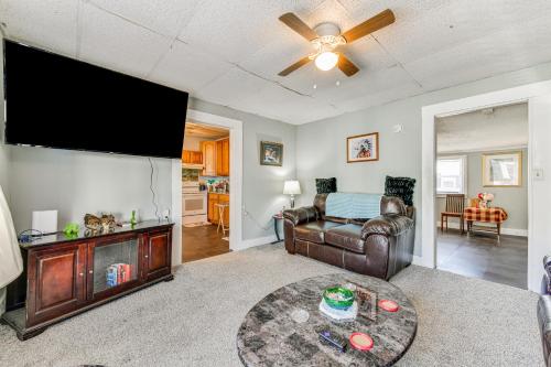 Pet-Friendly North Carolina Abode - Deck and Hot Tub in Concord, USA