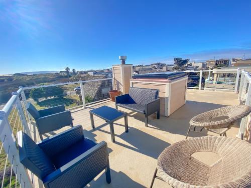 Létesítmények, 2 min walk to beach! Large Home! Rooftop Deck! in Oceano (CA)