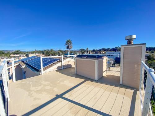 Kilátás, 2 min walk to beach! Large Home! Rooftop Deck! in Oceano (CA)