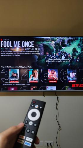 J Studio - Fast WiFi, 55 UHD TV with Netflix & Prime Video, Free Pool Access, Silang (photo 4)