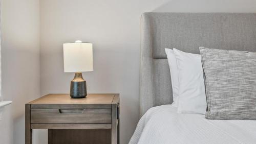 Landing Modern Apartment with Amazing Amenities ID7187X91 in Greensboro, USA
