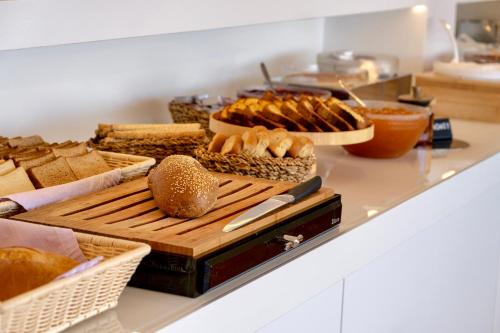 Hotel Adonis Athens – Athens, NY