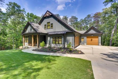 Lake Arrowhead Home w Hot Tub & Screened Porch