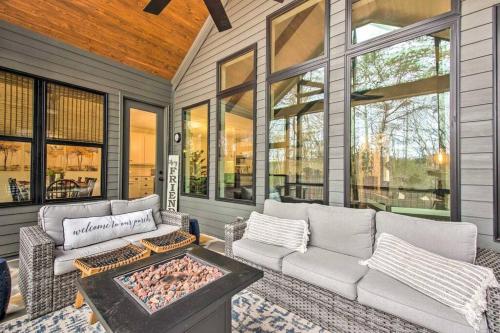 Lake Arrowhead Home w Hot Tub & Screened Porch