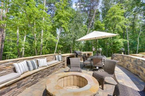 Lake Arrowhead Home w Hot Tub & Screened Porch