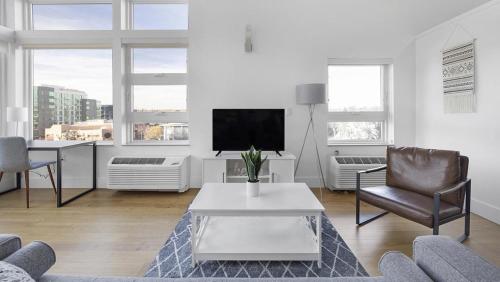 Landing - Modern Apartment with Amazing Amenities ID1401X735 in Denver, USA