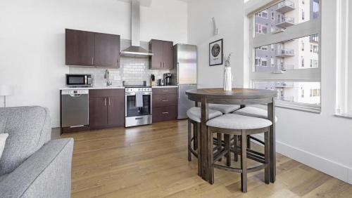 Landing - Modern Apartment with Amazing Amenities ID1401X735 in Denver, USA