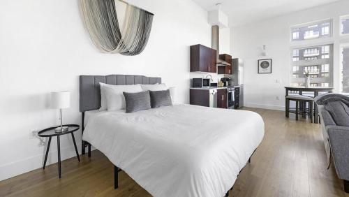 Landing - Modern Apartment with Amazing Amenities ID1401X735 in Denver, USA