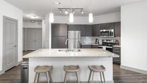 Landing - Modern Apartment with Amazing Amenities ID1403X363 in Haltom City, USA