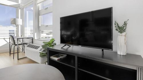 Landing - Modern Apartment with Amazing Amenities ID1401X734 in Denver, USA