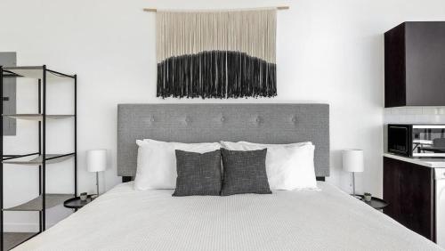 Landing - Modern Apartment with Amazing Amenities ID1401X734 in Denver, USA