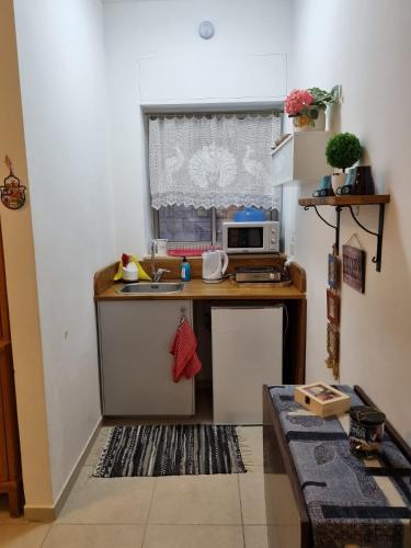 廚房, Cute Studio near Yad Vashem. FREE street parking in 西山腰