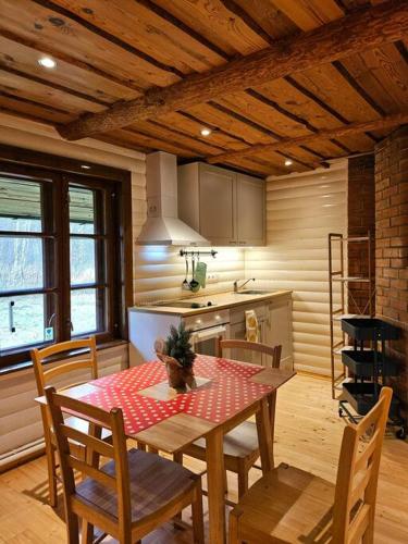 Cottage with fenced yard, sauna, 10 min to Pärnu center