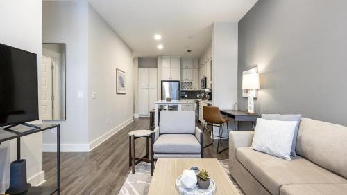 Landing Modern Apartment with Amazing Amenities ID7741X92 in Franklin, USA