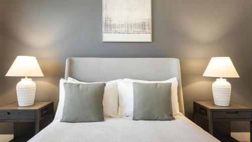 Landing Modern Apartment with Amazing Amenities ID7741X92 in Franklin, USA