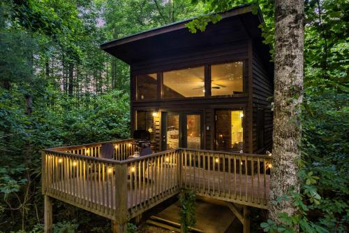 Rivers Edge Treehouses in Robbinsville, USA