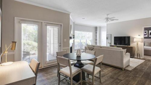 Landing Modern Apartment with Amazing Amenities ID9147X63 in Birmingham, USA