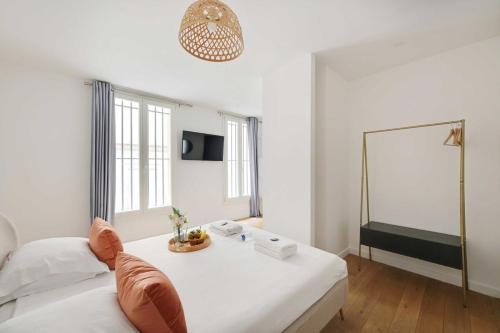 Renovated and modern 4BD for 12 guests - image 3