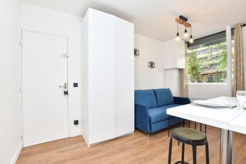 Renovated 2BD apartment in Parc Belleville - image 10