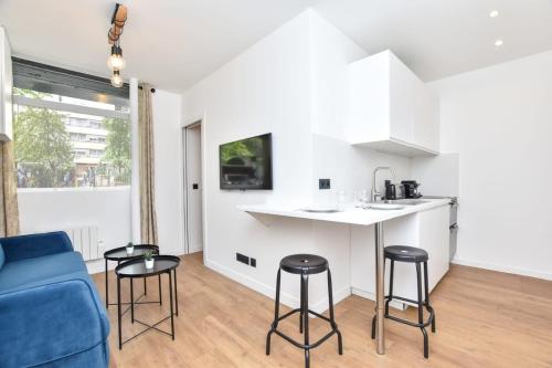 Renovated 2BD apartment in Parc Belleville - image 12