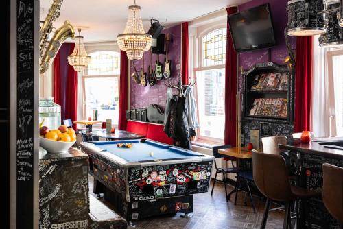 BackStage Hotel - image 2