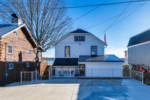 Waterfront Buckeye Lake Home with Deck and Dock!