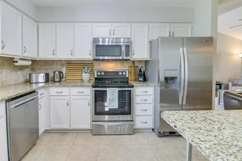 Lovely Charlotte Home with Yard 9 Mi to Uptown! Lovely Charlotte Home with Yard 9 Mi to Uptown!