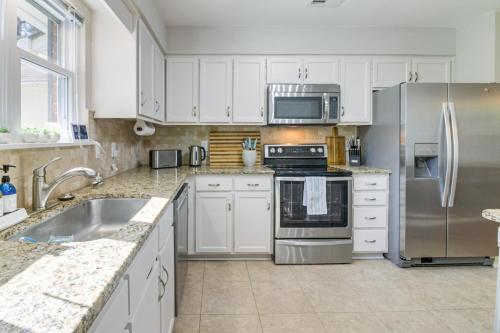 Lovely Charlotte Home with Yard 9 Mi to Uptown! in Charlotte, USA