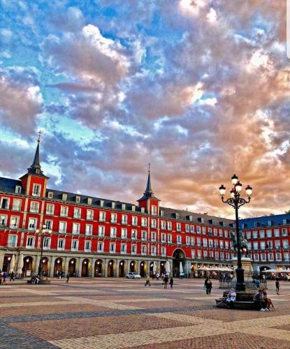 Comfortable apartment in Madrid with office 40 m² and air conditioning - image 13
