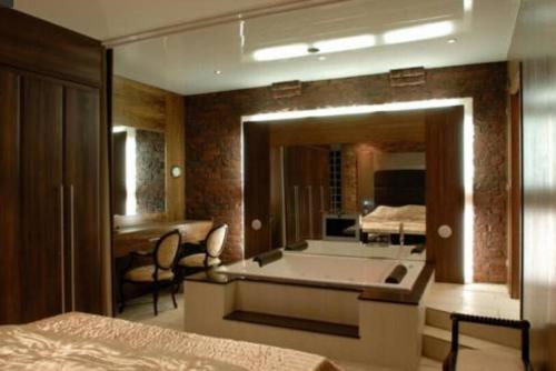 The Famous Floor Sleeps 26 And Group Acc Sleeps30