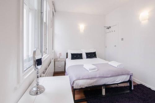 2 Bed Northern Quarter Loft Conversion City Centre, Manchester (photo 5)