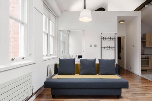 2 Bed Northern Quarter Loft Conversion City Centre, Manchester (photo 6)