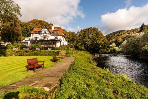 . Craig-y-Dderwen Riverside Hotel