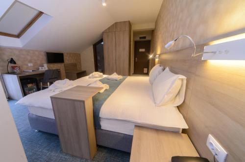 1 queen bed