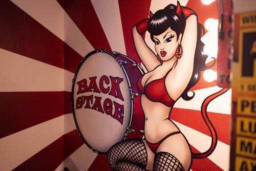 BackStage Hotel - image 7
