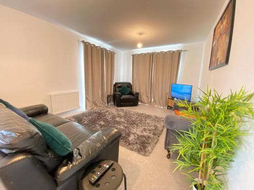 Luxurious and Spacious 2 Bedroom Flat - Apartment - Milton Keynes