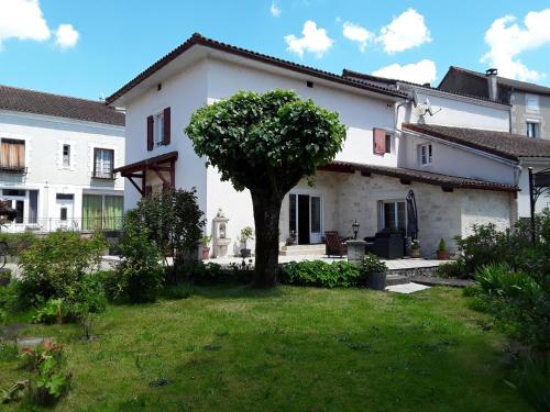 Chez Domi Jardin du bourg - Chambre d'hôtes - Javerlhac-et-la-Chapelle-Saint-Robert