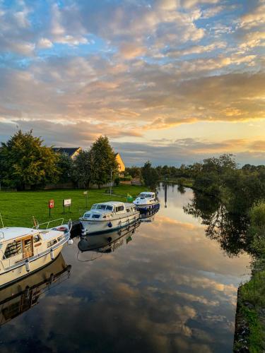 Leitrim Quay - Riverside Cottage 1