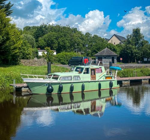 Leitrim Quay - Riverside Cottage 1