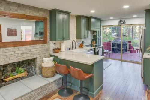 Cozy Wrightwood Cabin Family and Pet Friendly! in Wrightwood (CA)