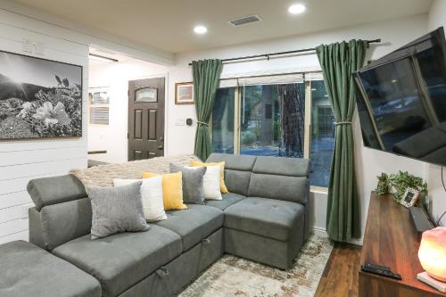 Cozy Wrightwood Cabin Family and Pet Friendly! in Wrightwood (CA)